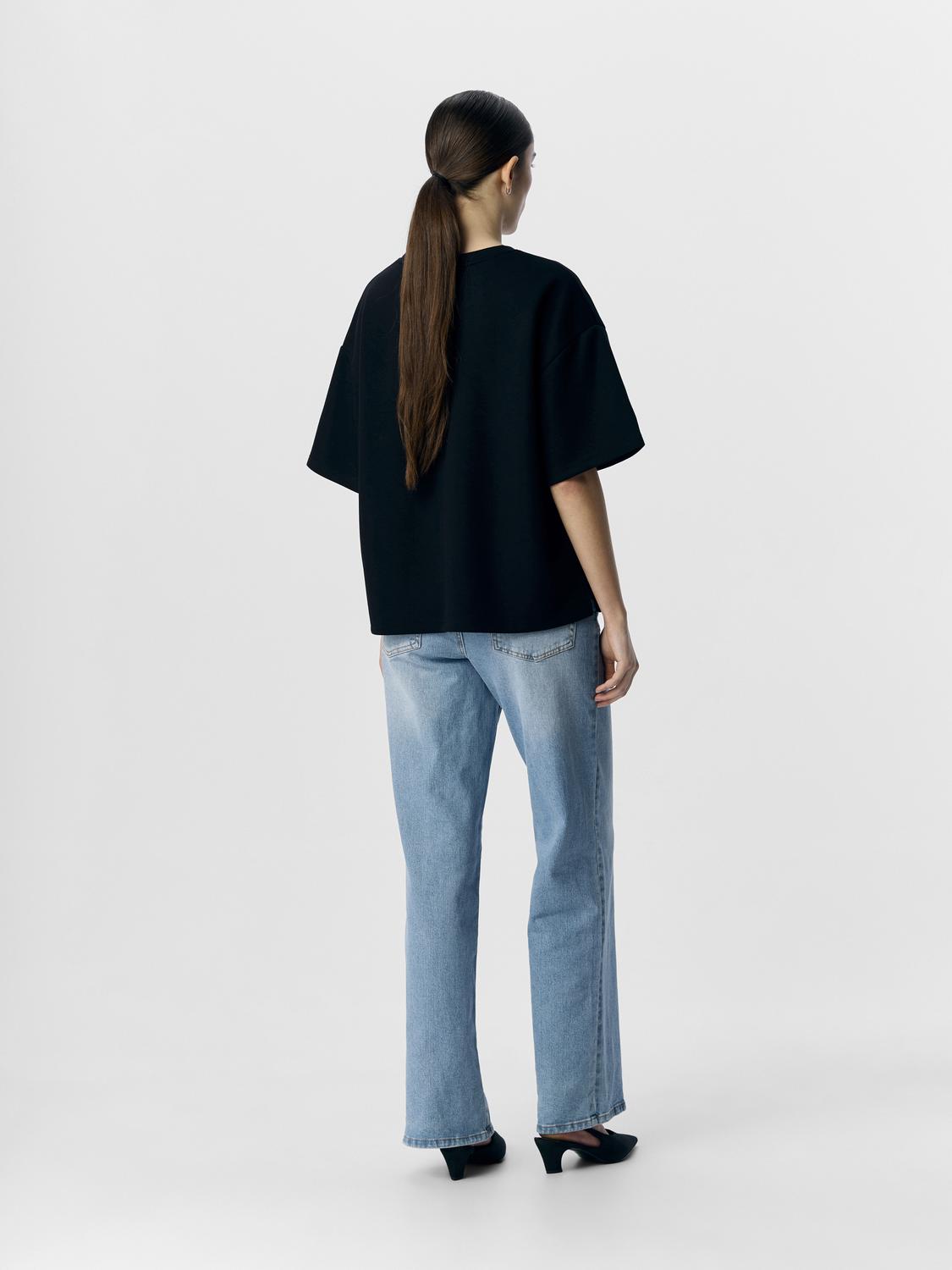 model_shot-back